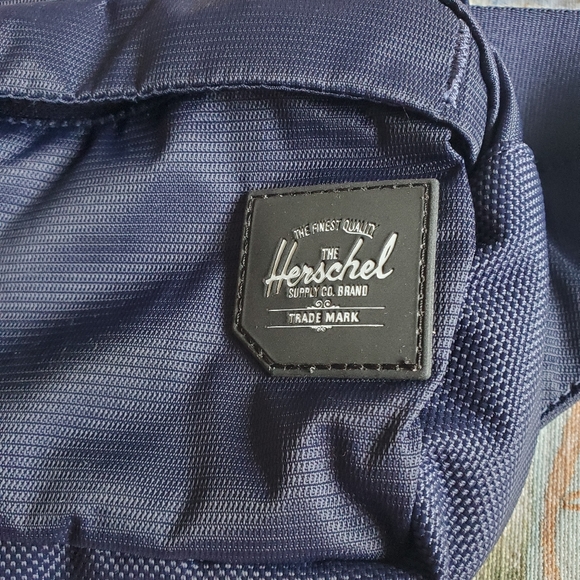 Herschel Navy Tour Hip Pack Fanny Pack - Picture 2 of 8